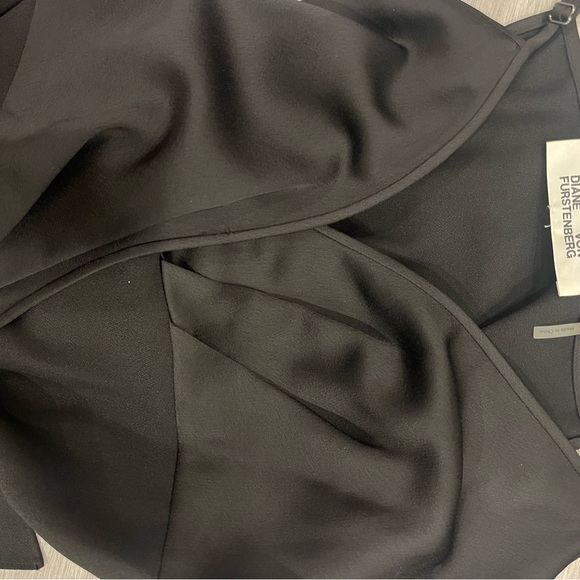 DVF wrap dress brand new ( ask me about deals on multiple items ) - Picture 2 of 6